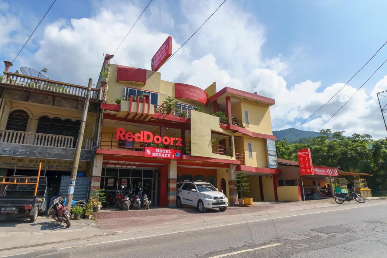 Reddoorz At Sedayu 1 Parapat Exterior foto