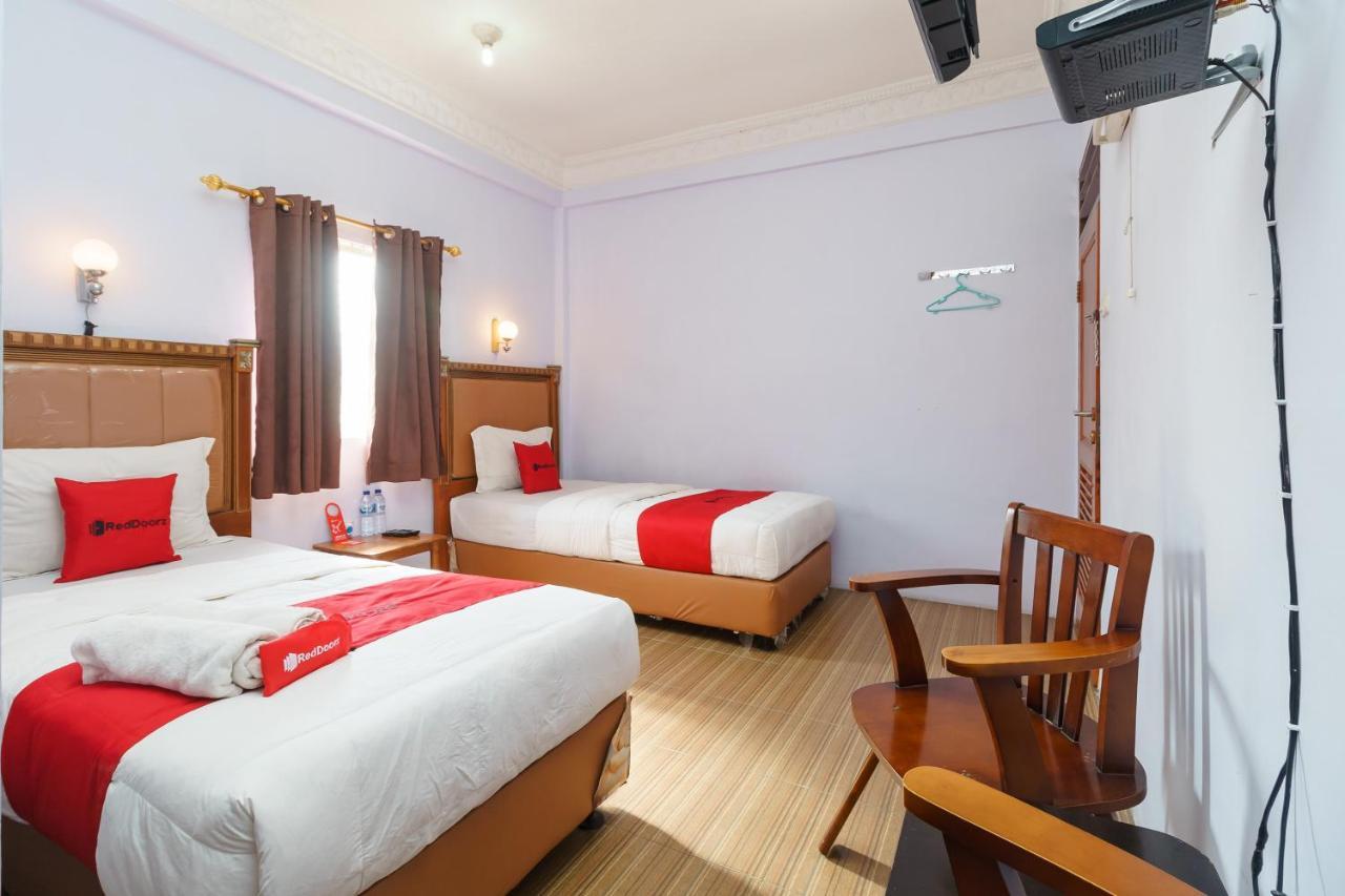 Reddoorz At Sedayu 1 Parapat Exterior foto